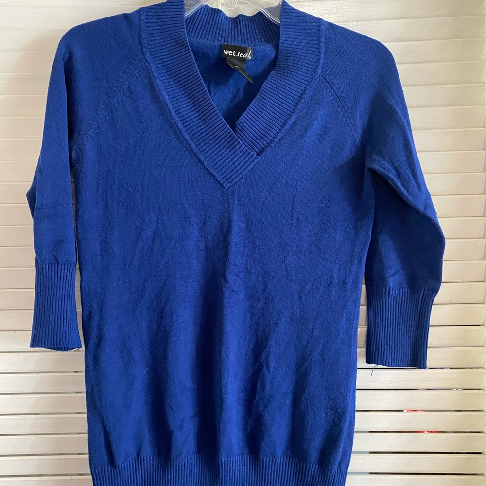 Blue 3/4 sleeved sweater